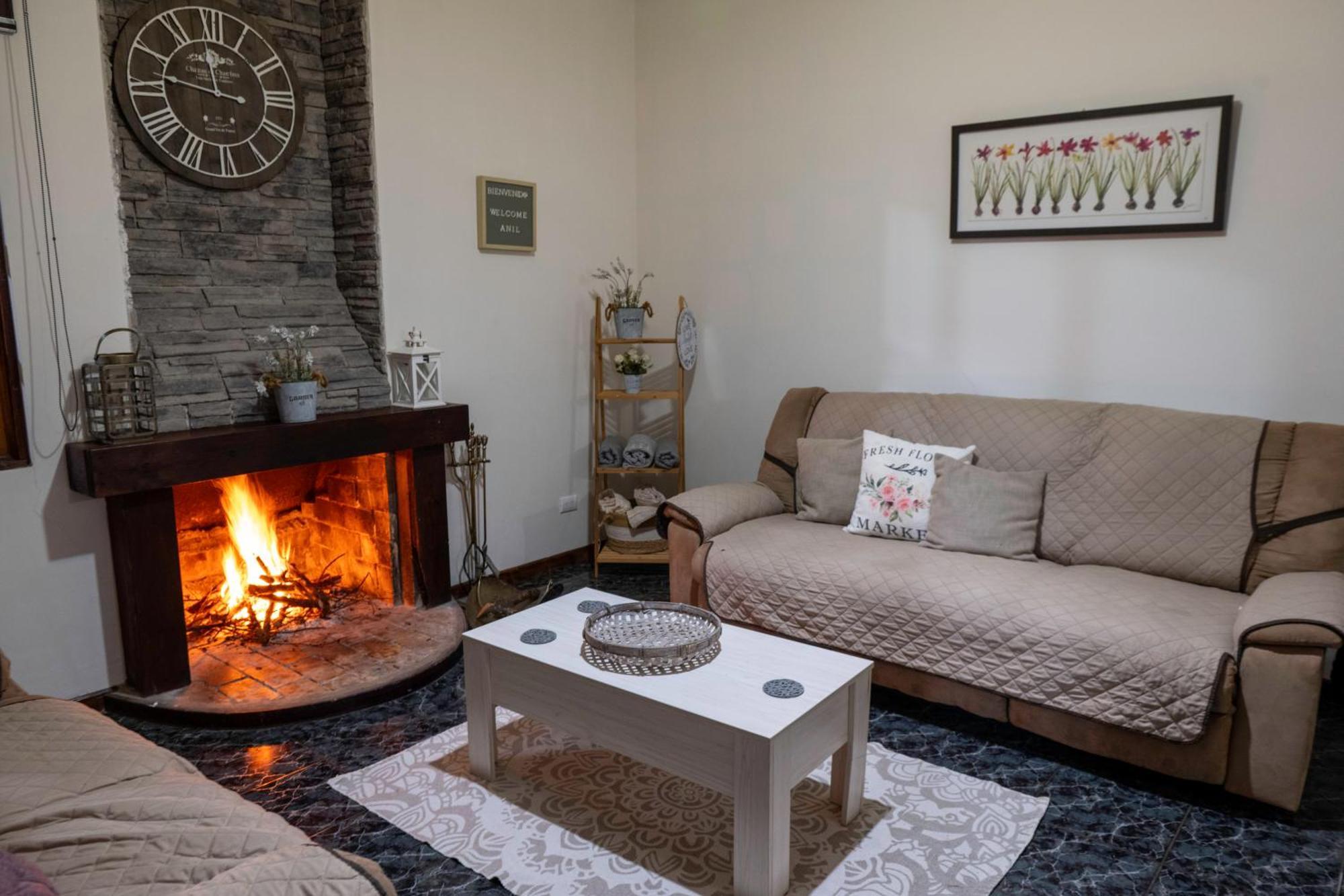 Country House, Cozy Fireplace And An Amazing View 迦太基 外观 照片